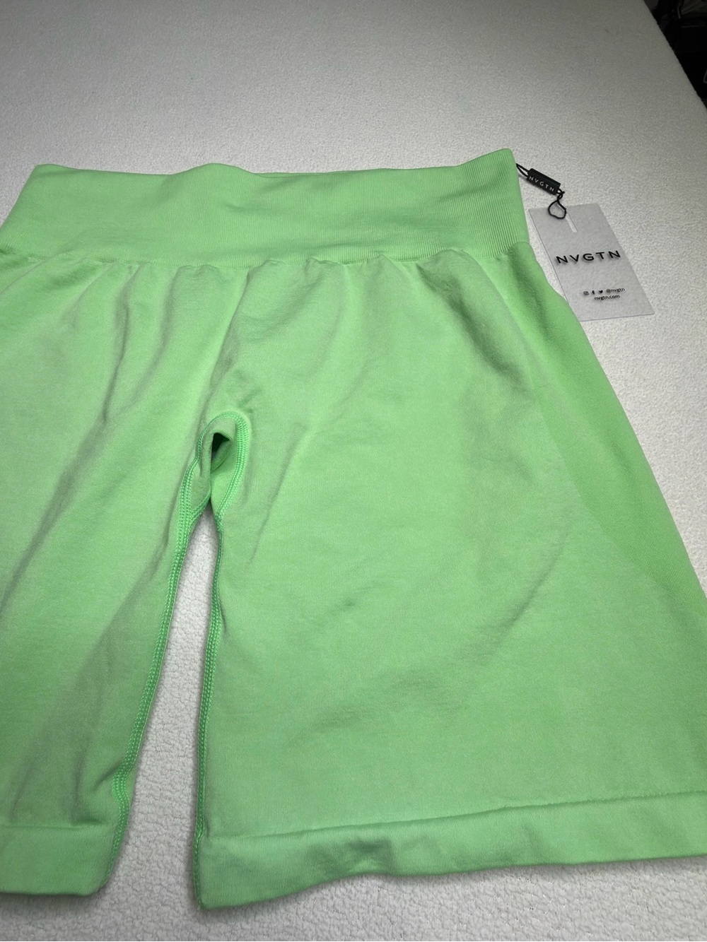 ✨NWT✨NVGTN Mid Rise Contour Seamless Shorts•💚Pistachio - Picture 7 of 15